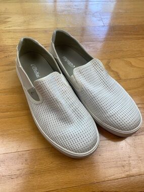OluKai LAE' AHI Men Size 10.5 Breathable Mesh Leather Bone White Slip-On Shoes